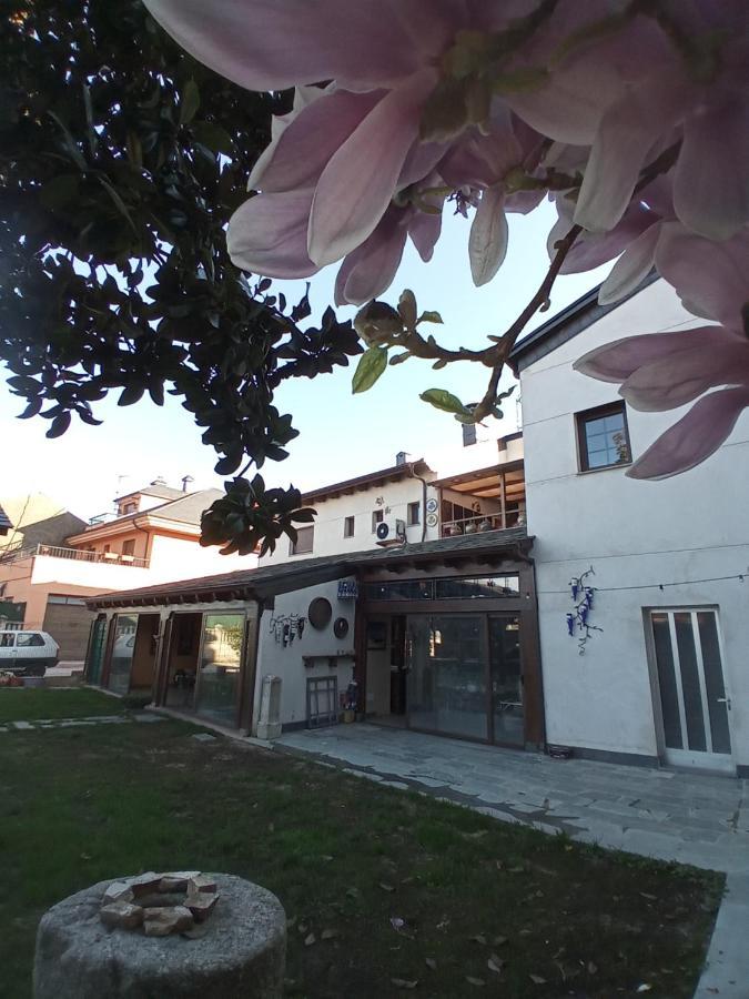 Hostal La Medina De Camponaraya Exteriér fotografie